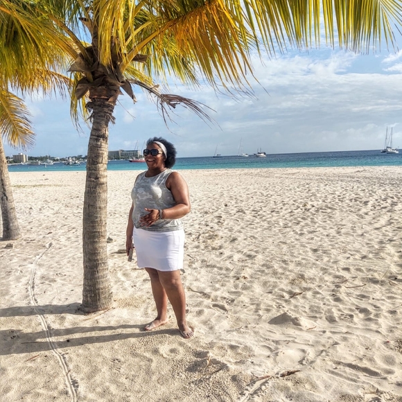 Meet your Posher, Lyn - Picture 3 of 10